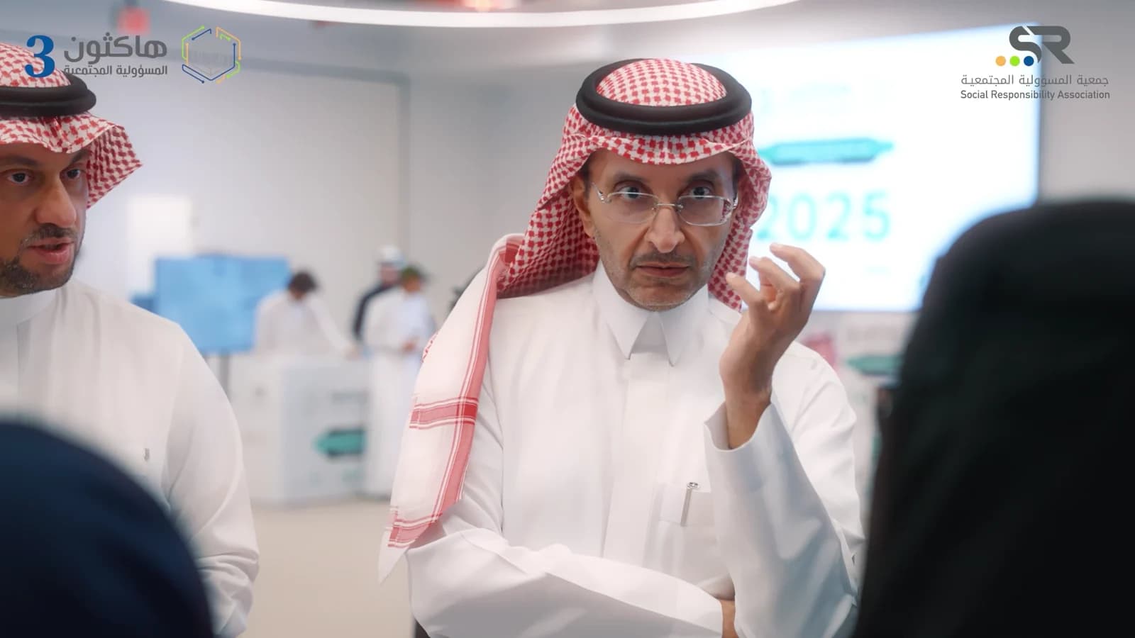 نقاش حول أحد المشاريع
